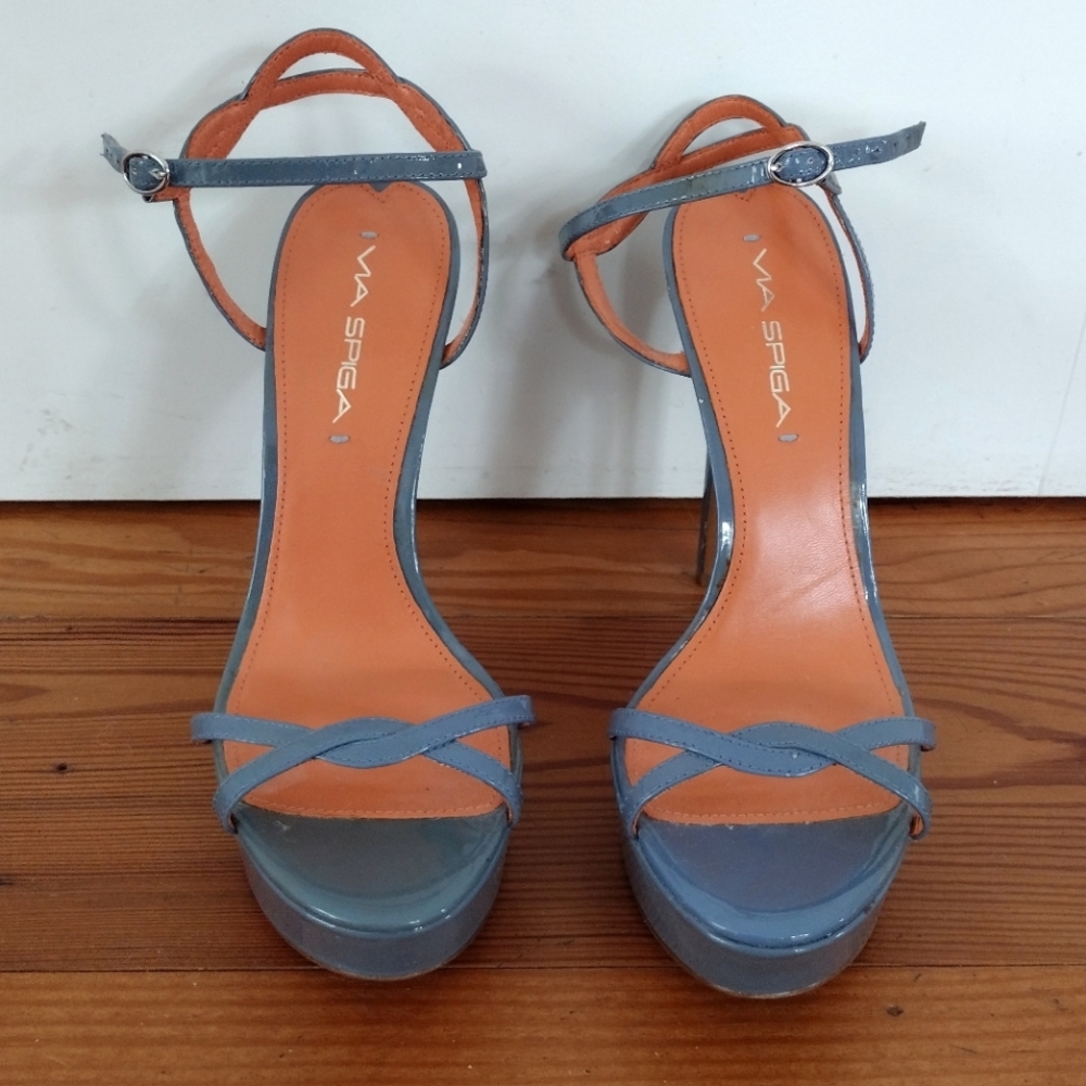 Via Spiga Blue and Tan Heels